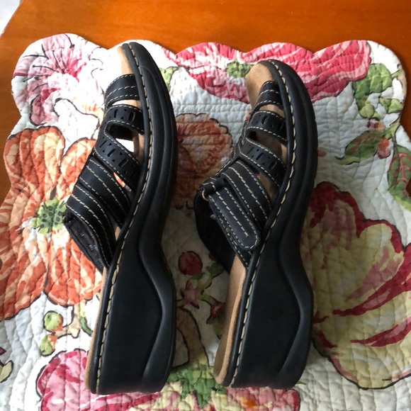 Clark’s black leather sandals - ladies size 7 1/2. - Picture 3 of 5